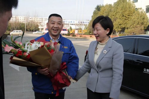 副市长龙小红莅临三亿体育_三亿(中国)一站式服务官方网站新春走访慰问