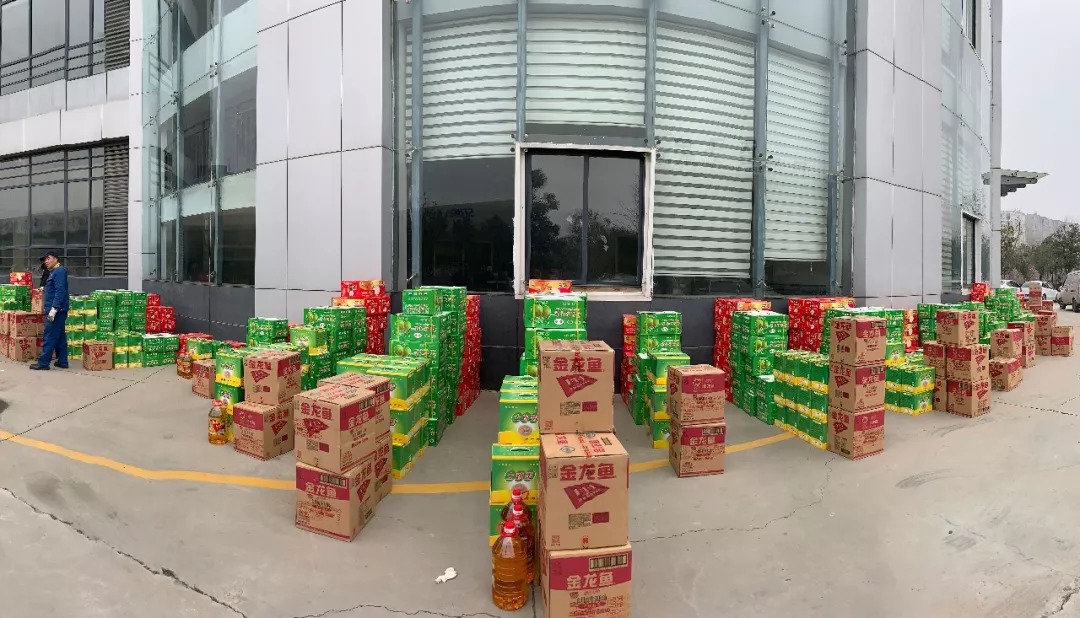 新春送温暖 三亿体育_三亿(中国)一站式服务官方网站为全体员工发放新春物资