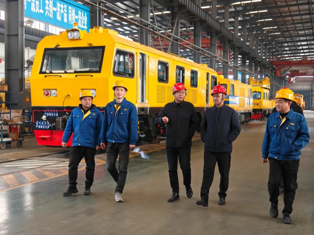 市纪委常委、市委巡察办安雪尽主任莅临三亿体育_三亿(中国)一站式服务官方网站重工开展走访慰问活动
