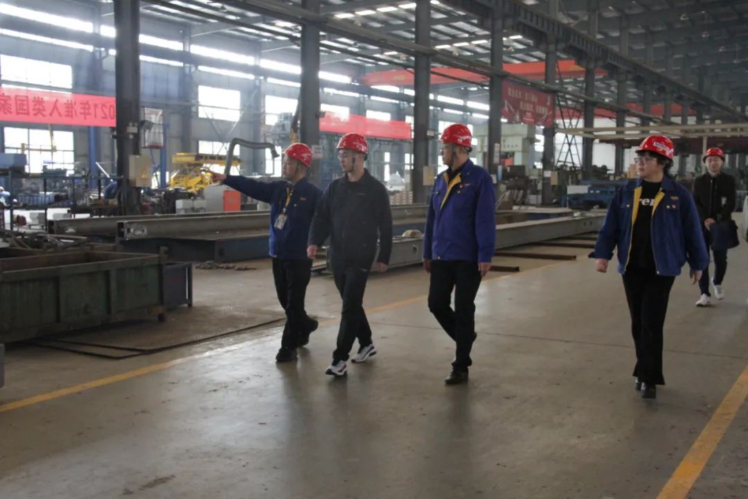 襄阳市委巡察办主任安雪尽莅临三亿体育_三亿(中国)一站式服务官方网站重工考察调研